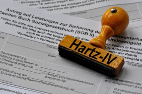  Die in finanzielle Schieflage geratenen Unternehmer müssen Hartz-IV-Leistungen in Anspruch nehmen 