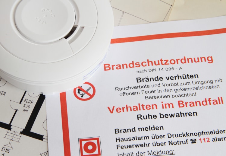 Brandschutzverordnung mit Plan und Rauchmelder