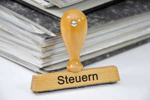 Steuernachzahlungen in einem anderen Geschäftsjahr sind ein typisches Beispiel für periodenfremde Aufwendungen.