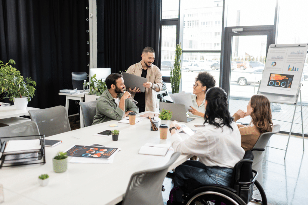 Personalbindung: Eine wichtige Maßnahme besteht in der Schaffung eines Arbeitsumfelds, das die Diversität der Angestellten anerkennt.